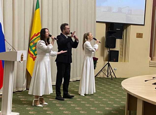 Солисты ЭДА «Экспресс-бэнд» приняли участие в торжественном мероприятии ко Дню работника сельского хозяйства